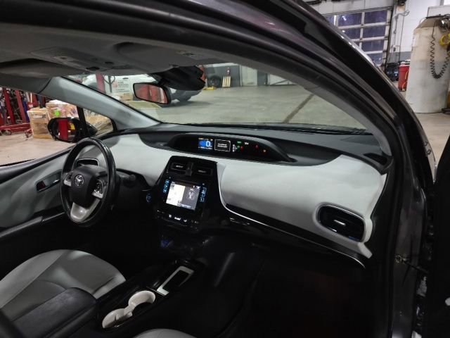 Used 2016 Toyota Prius Three Touring image 10