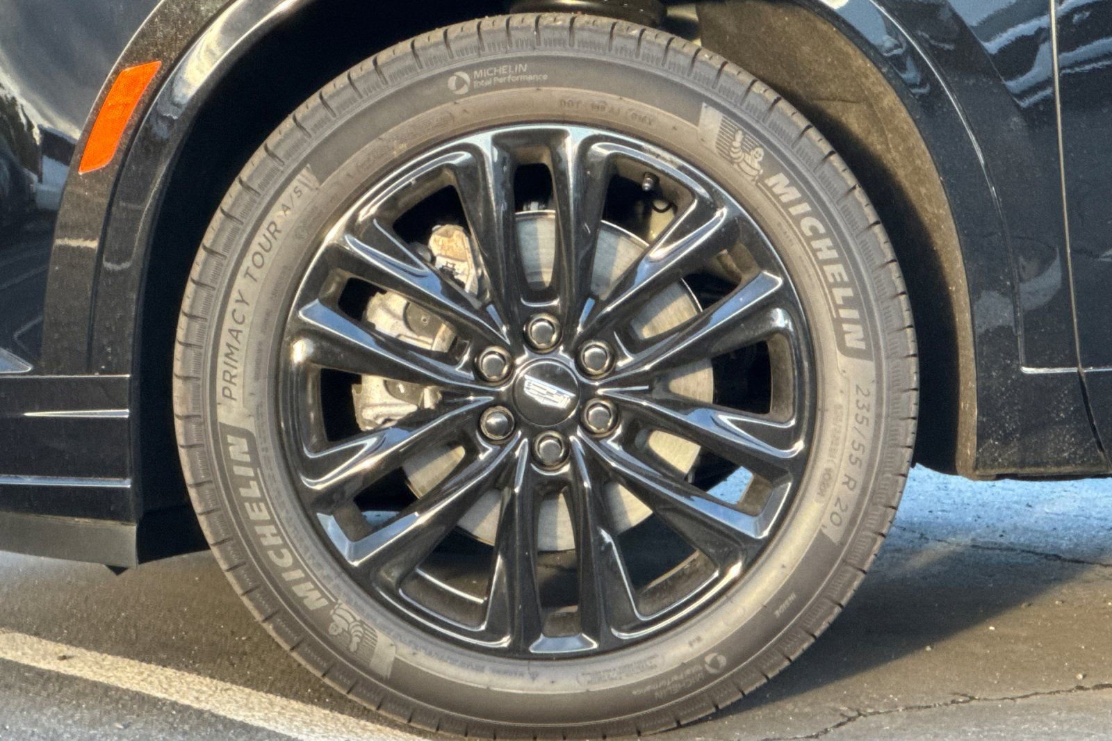 Used 2025 Cadillac XT6 Luxury image 40