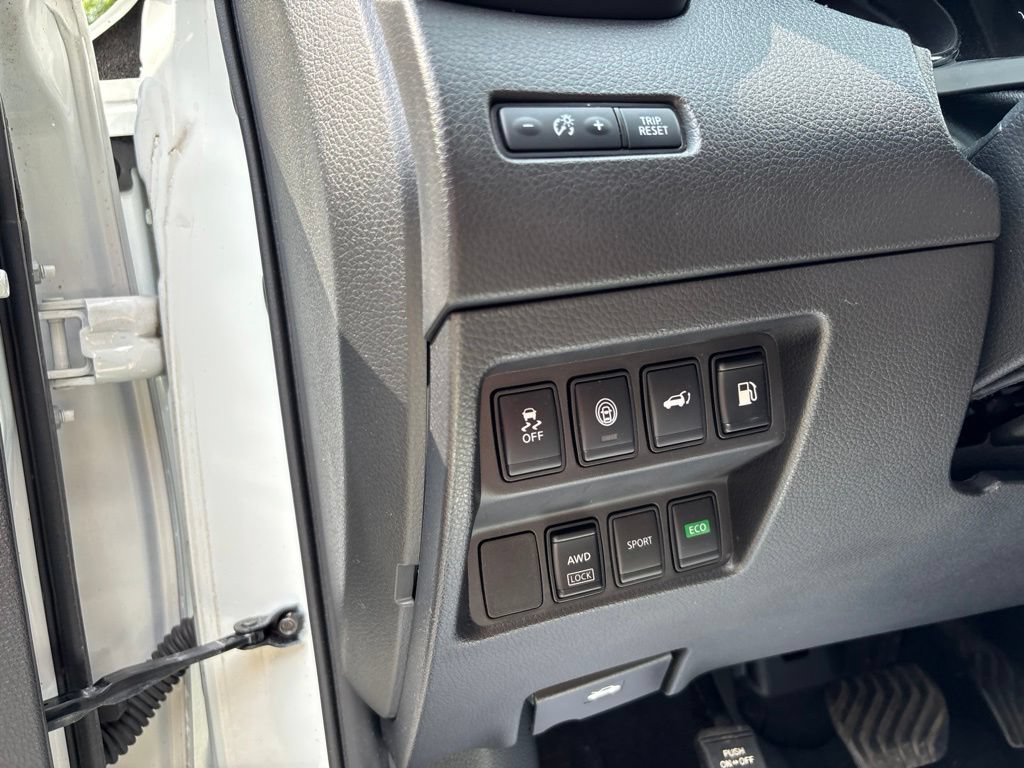 Used 2020 Nissan Rogue SV AWD/4WD image 16