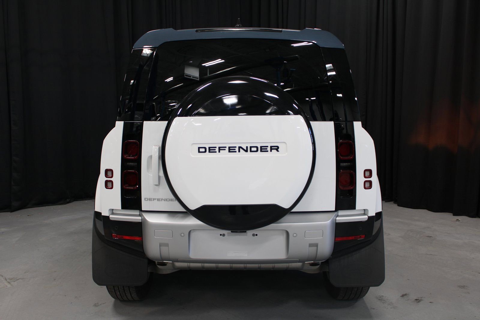 Used 2025 Land Rover Defender 110 S image 14