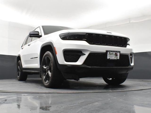 Used 2023 Jeep Grand Cherokee Altitude image 19