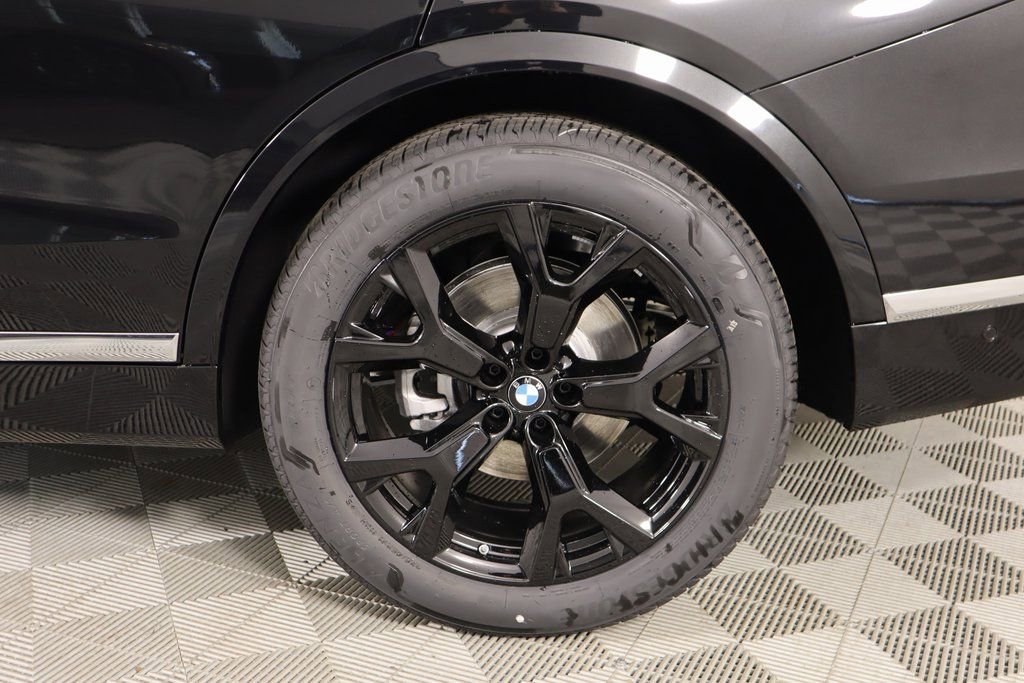 New 2025 BMW X7 xDrive40i w/ Parking Assistance Package image 21