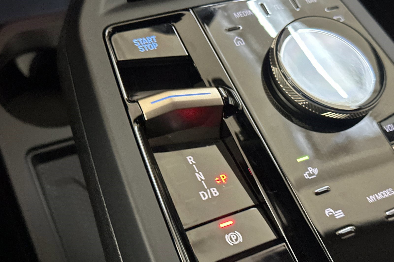 Used 2026 BMW iX xDrive45 image 16