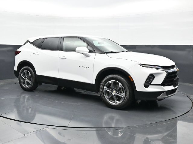 Used 2025 Chevrolet Blazer LT FWD image 3