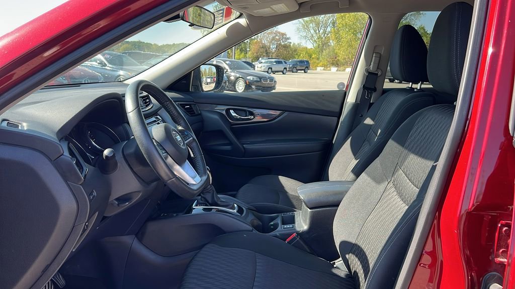 Used 2020 Nissan Rogue SV image 9
