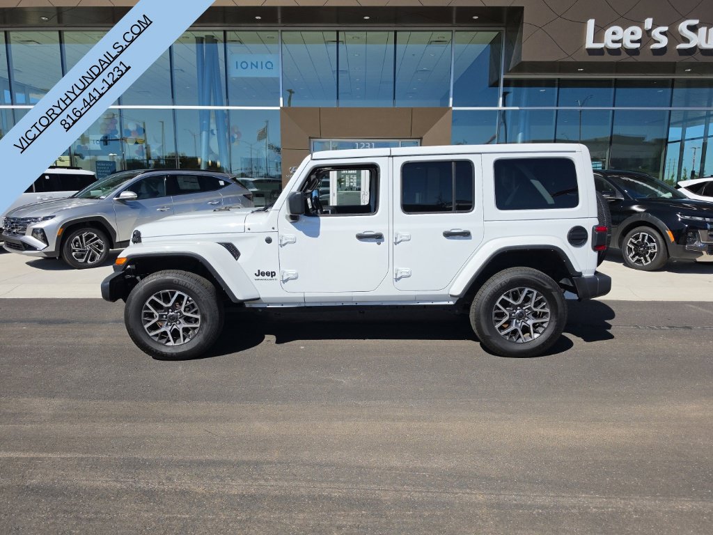 Used 2025 Jeep Wrangler Unlimited Sahara AWD/4WD image 2