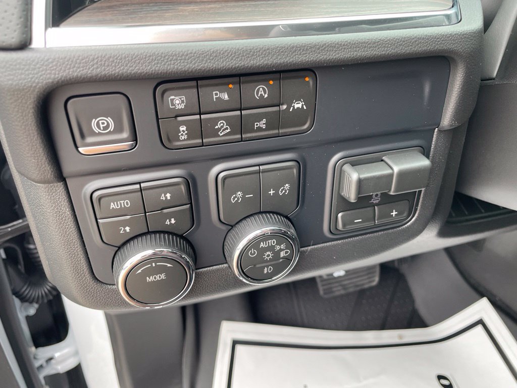 New 2026 Chevrolet Suburban Premier AWD/4WD image 27