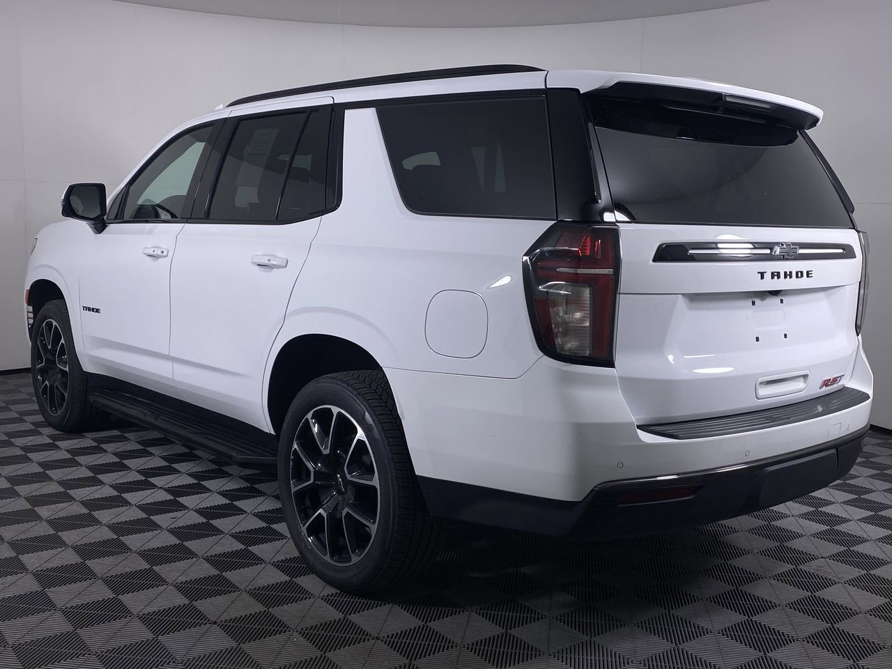 Certified 2021 Chevrolet Tahoe RST w/ Luxury Package AWD/4WD image 18
