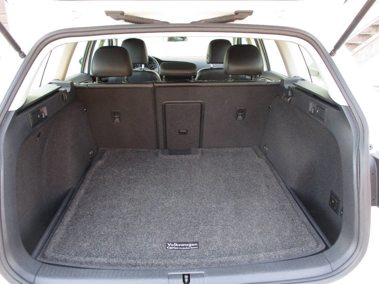 Used 2018 Volkswagen Golf Alltrack SE image 38