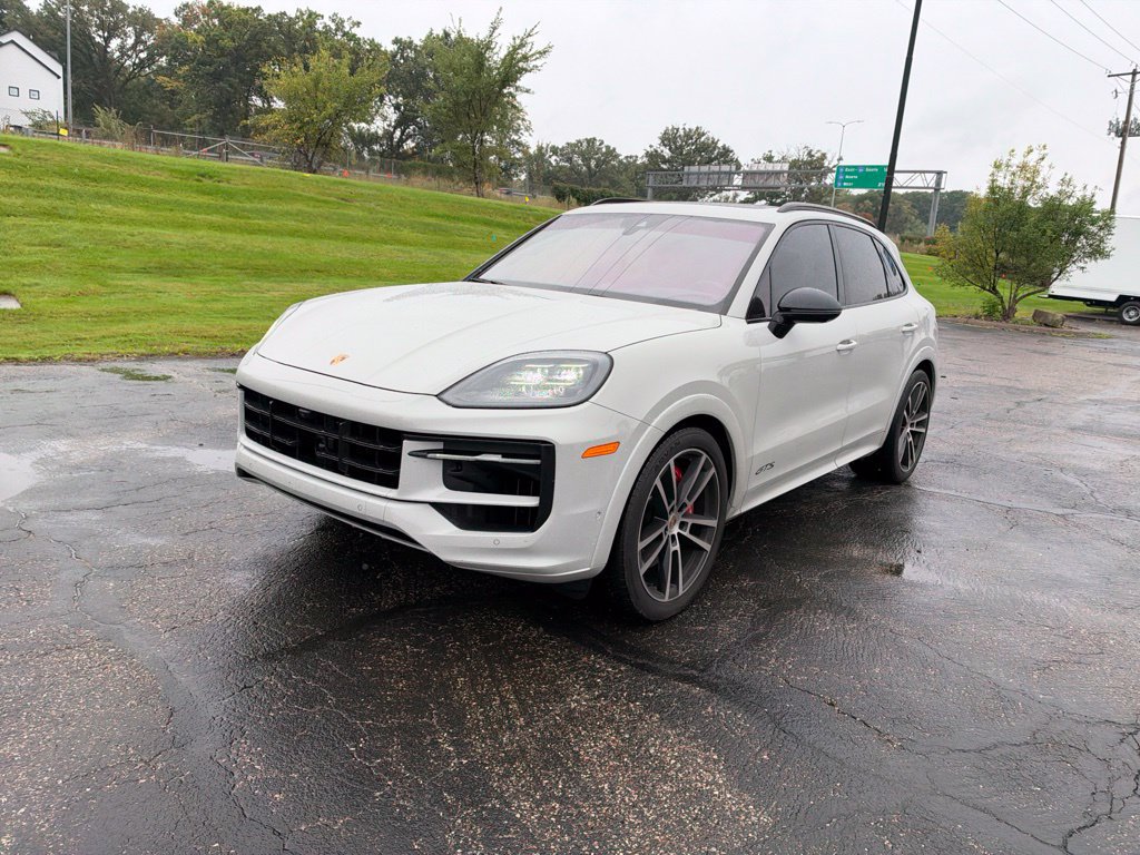 Used 2025 Porsche Cayenne GTS AWD/4WD image 6