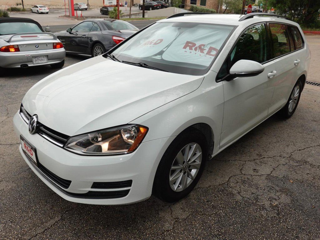 Used 2017 Volkswagen Golf S image 3