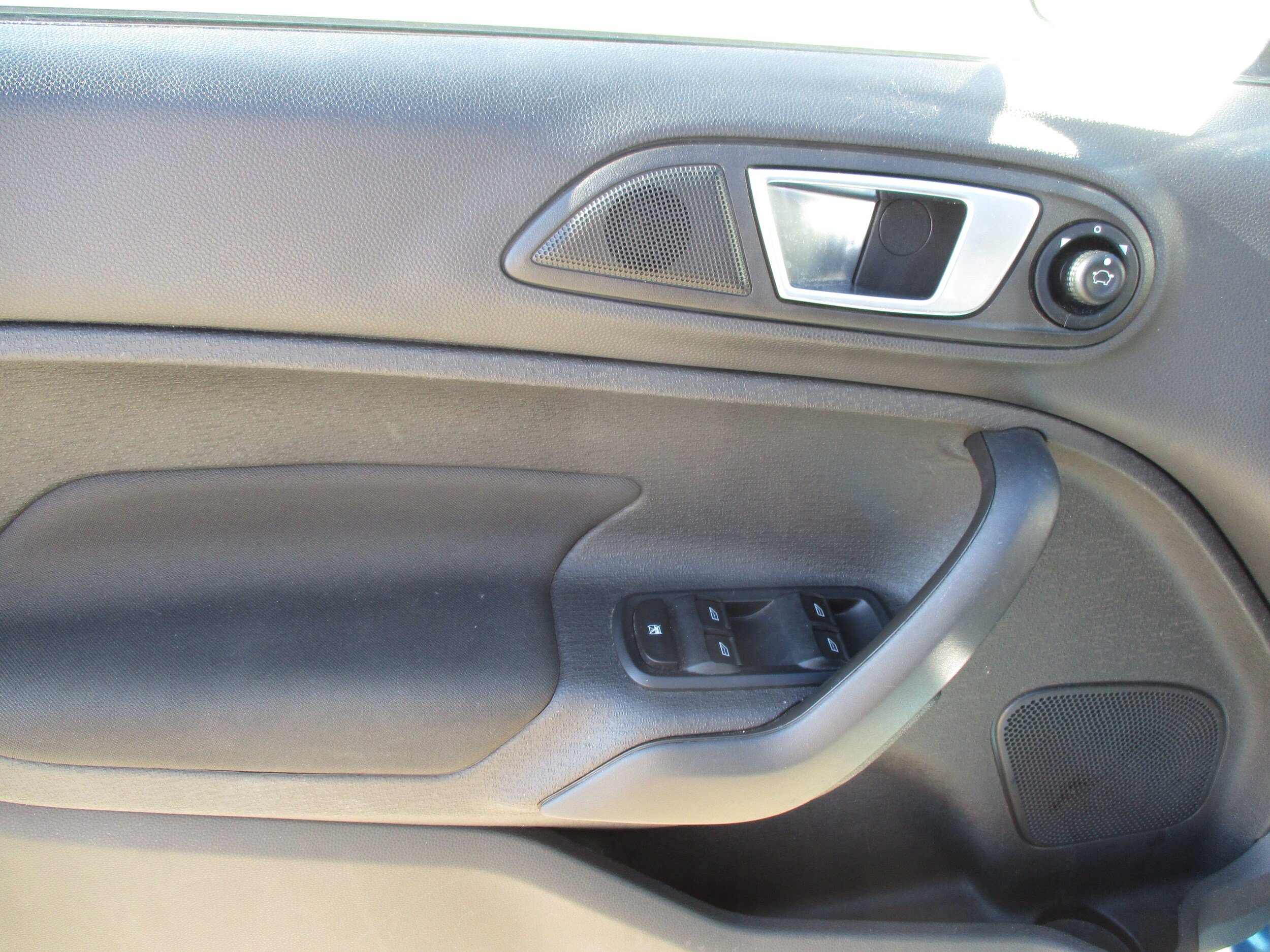 Used 2014 Ford Fiesta SE w/ Equipment Group 201A FWD image 13