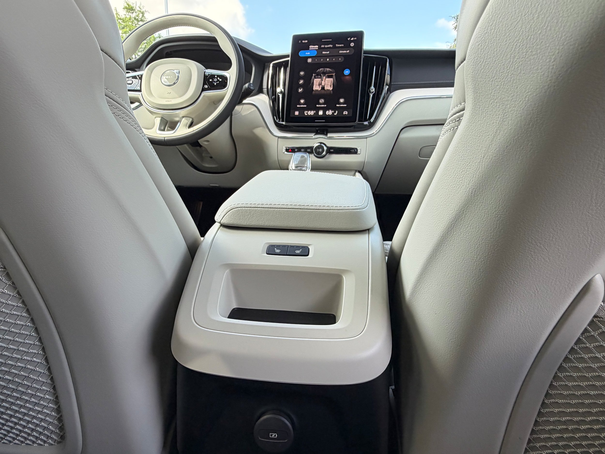 New 2026 Volvo XC60 T8 Ultra w/ Climate Package AWD/4WD image 11