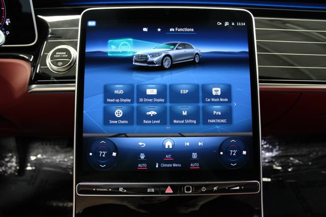 Used 2025 Mercedes-Benz S 580 4MATIC Sedan w/ AMG Line Package image 24