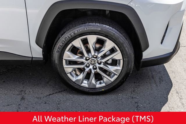 Used 2021 Toyota RAV4 XLE Premium AWD/4WD image 8