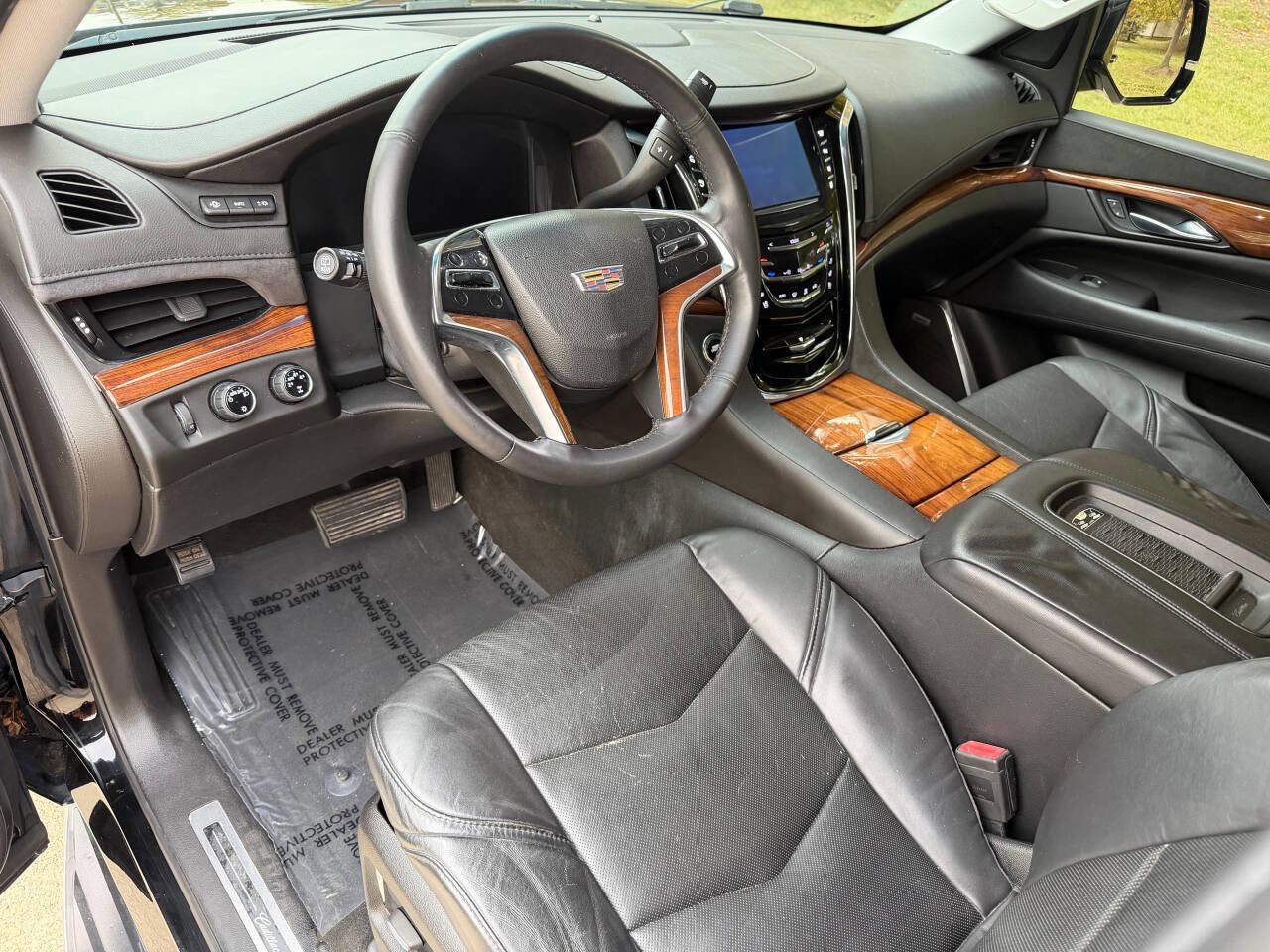 Used 2015 Cadillac Escalade Luxury image 16