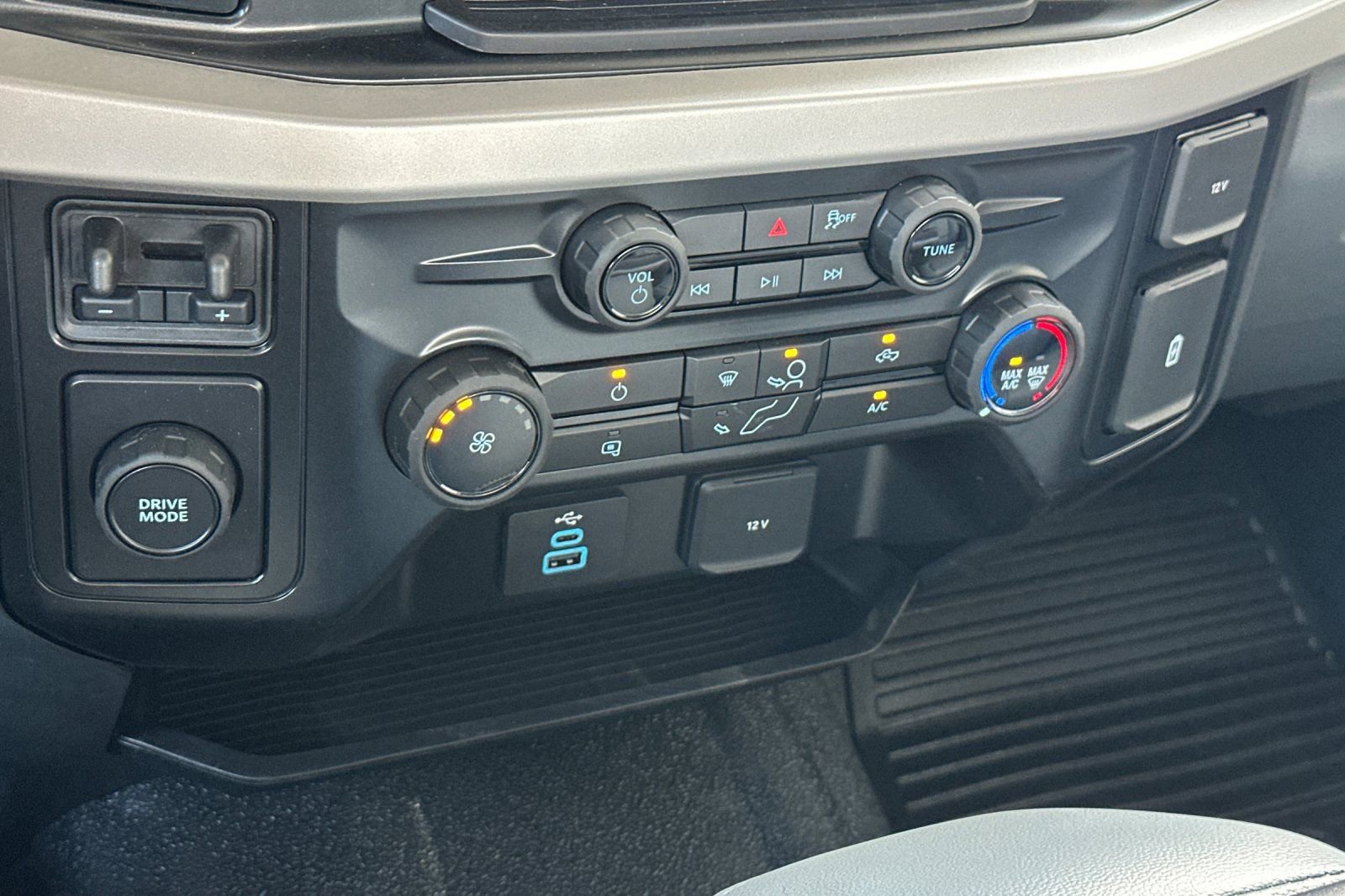 New 2026 Ford F250 XL w/ XL Chrome Package image 18