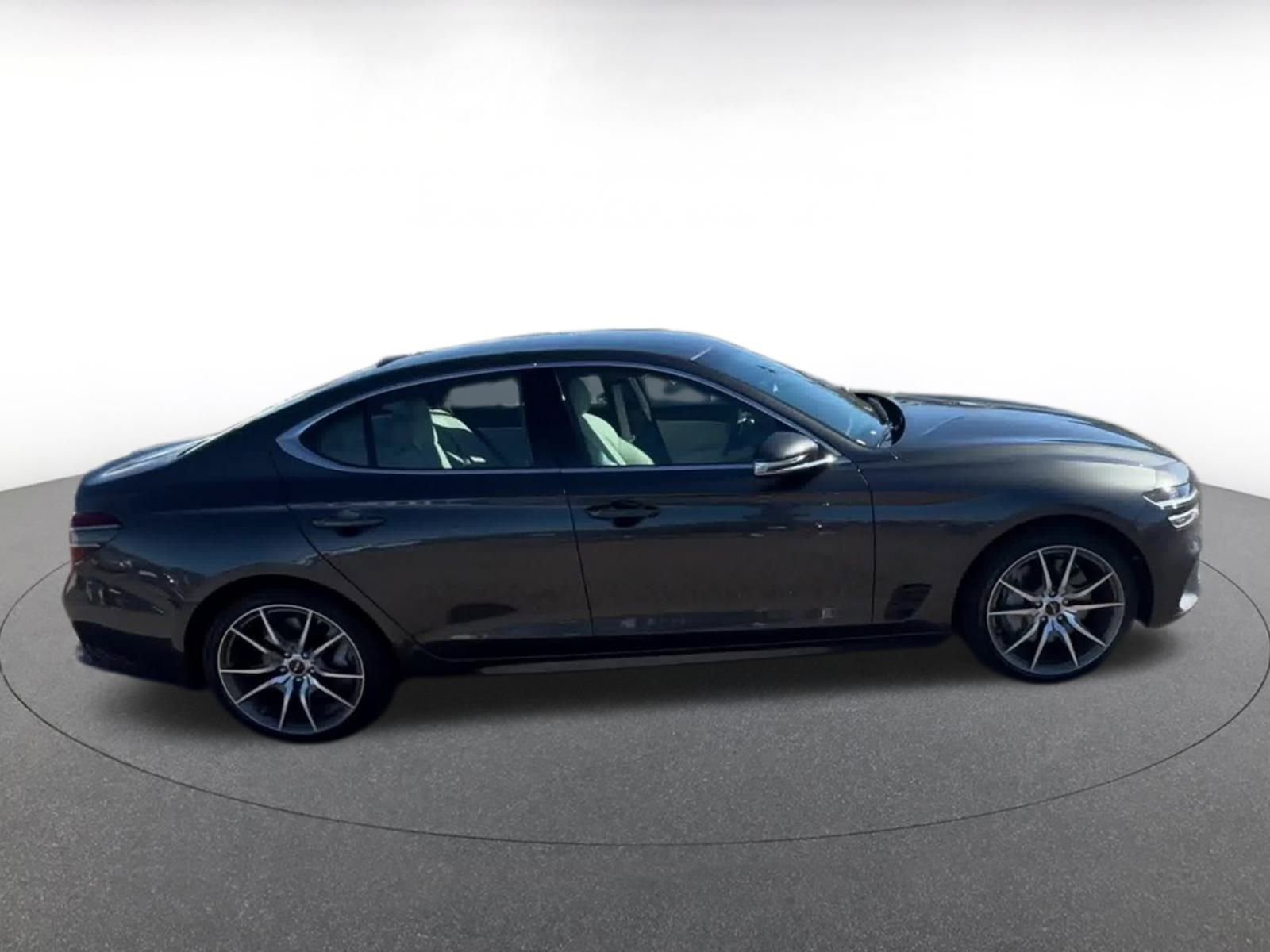 Used 2025 Genesis G70 2.5T image 16