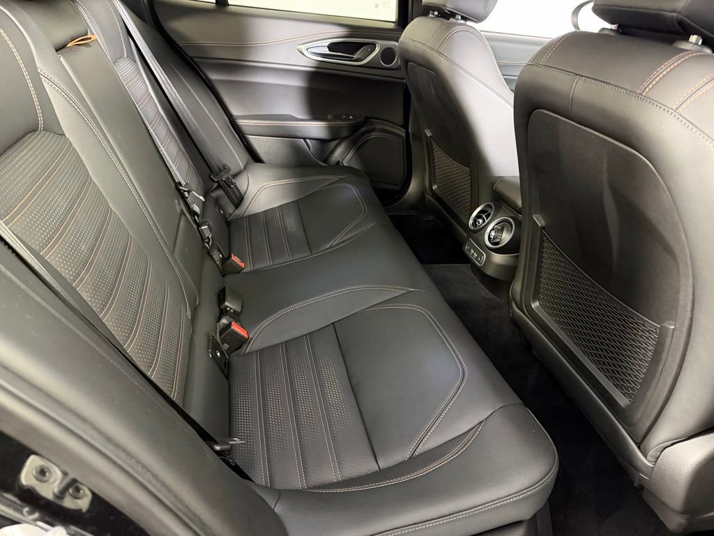 Used 2025 Alfa Romeo Giulia AWD image 30
