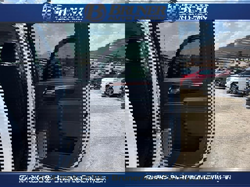 Used 2024 GMC Sierra 3500 Denali w/ Denali Reserve Package image 16