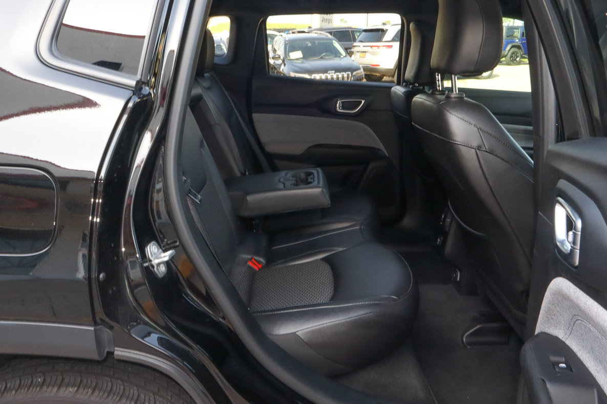 Used 2025 Jeep Compass Latitude AWD/4WD image 21