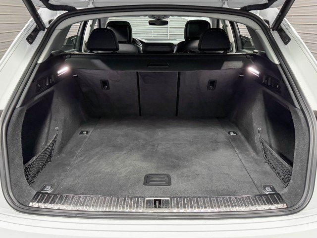 Used 2022 Audi e-tron Premium w/ Convenience Plus Package image 41