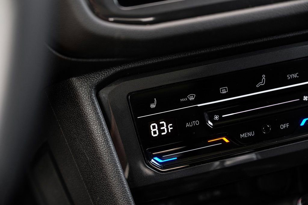 Used 2022 Volkswagen Tiguan SE image 32