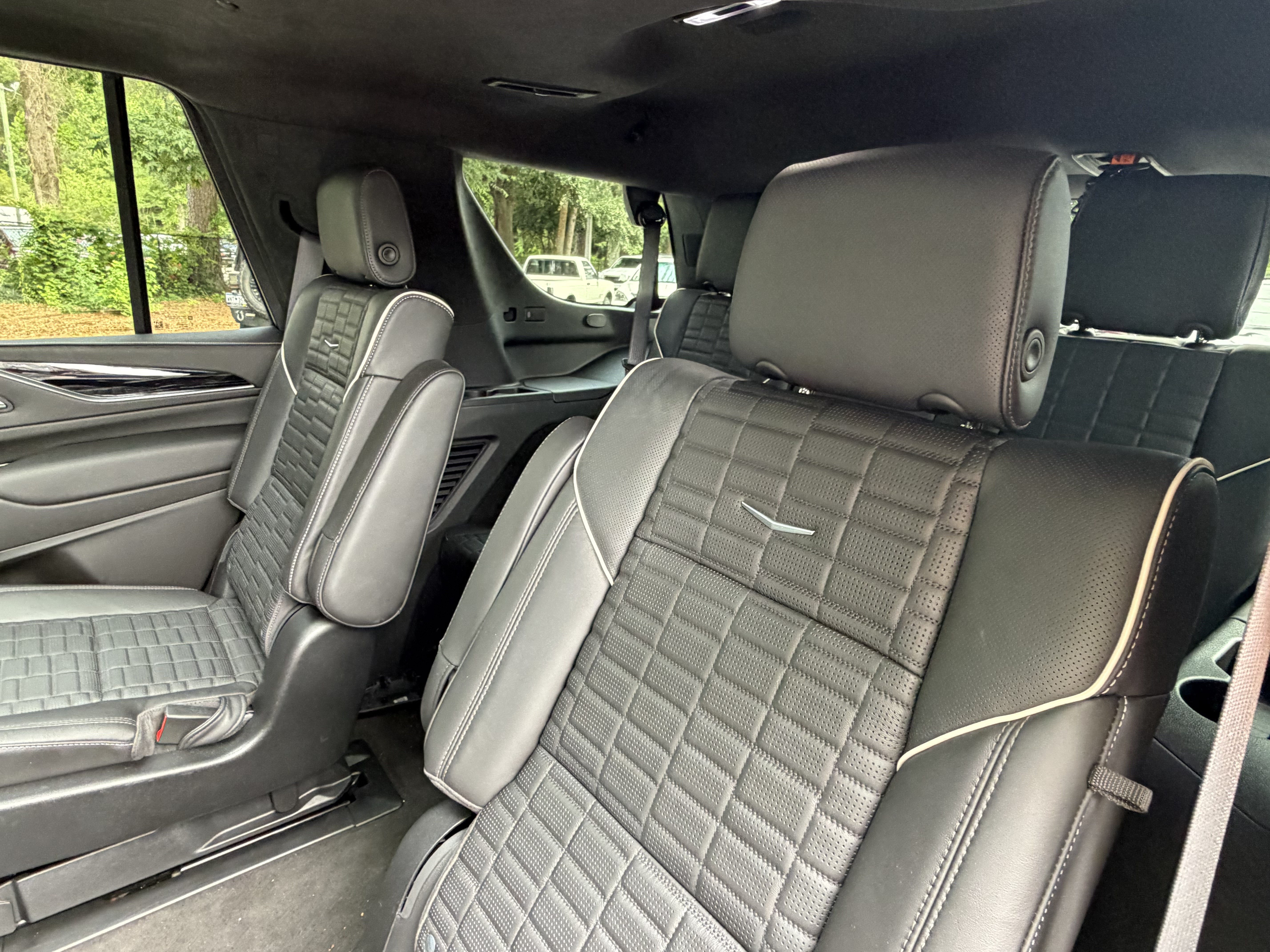 Used 2024 Cadillac Escalade V w/ LPO, ONYX Package AWD/4WD image 31