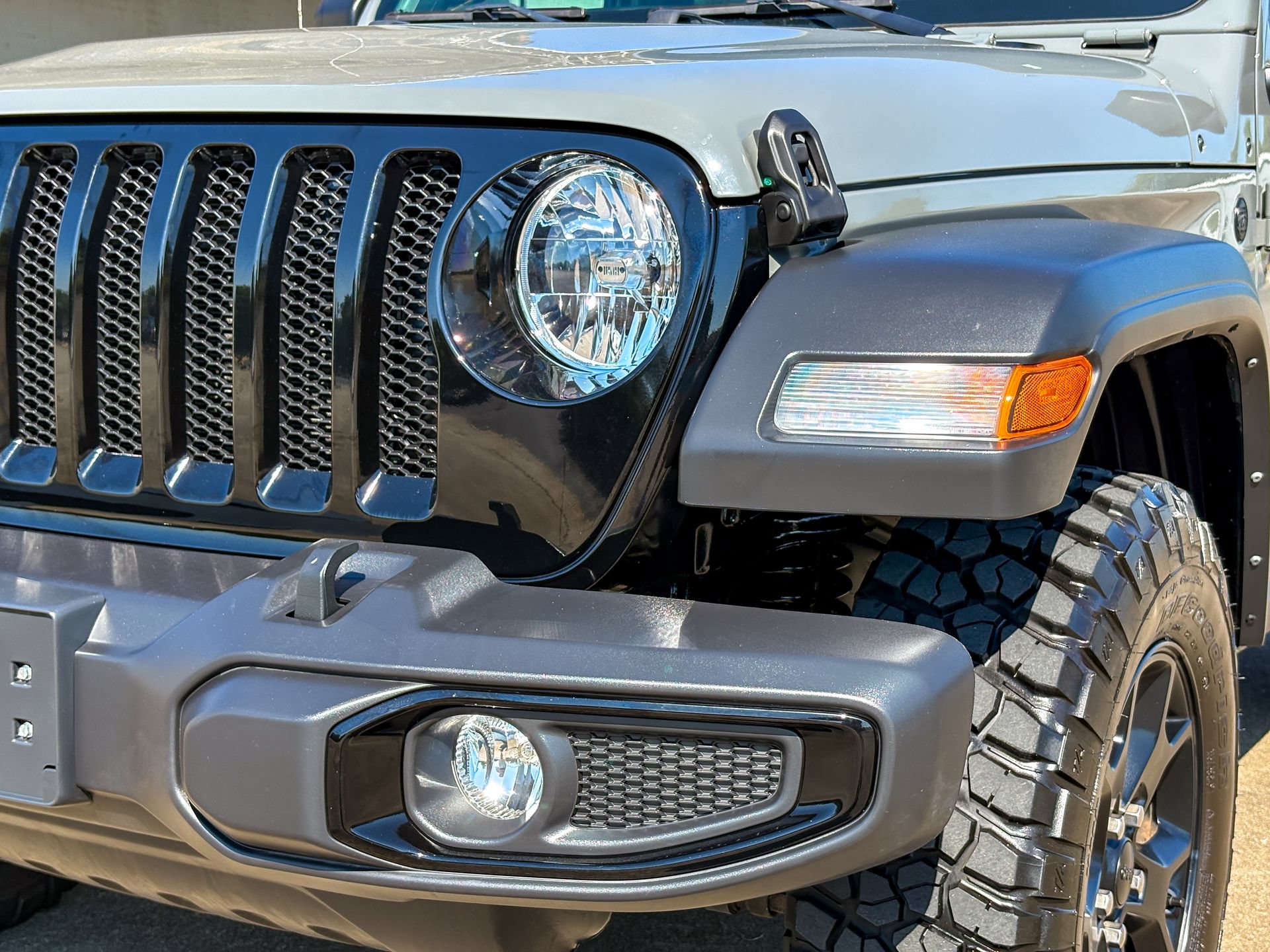 Used 2022 Jeep Wrangler Sport AWD/4WD image 6