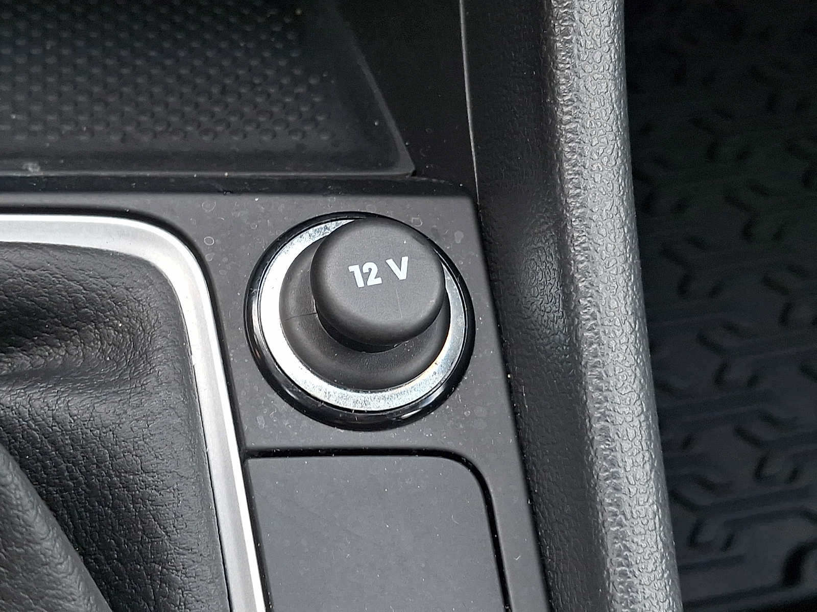 Certified 2023 Volkswagen Jetta SE FWD image 22