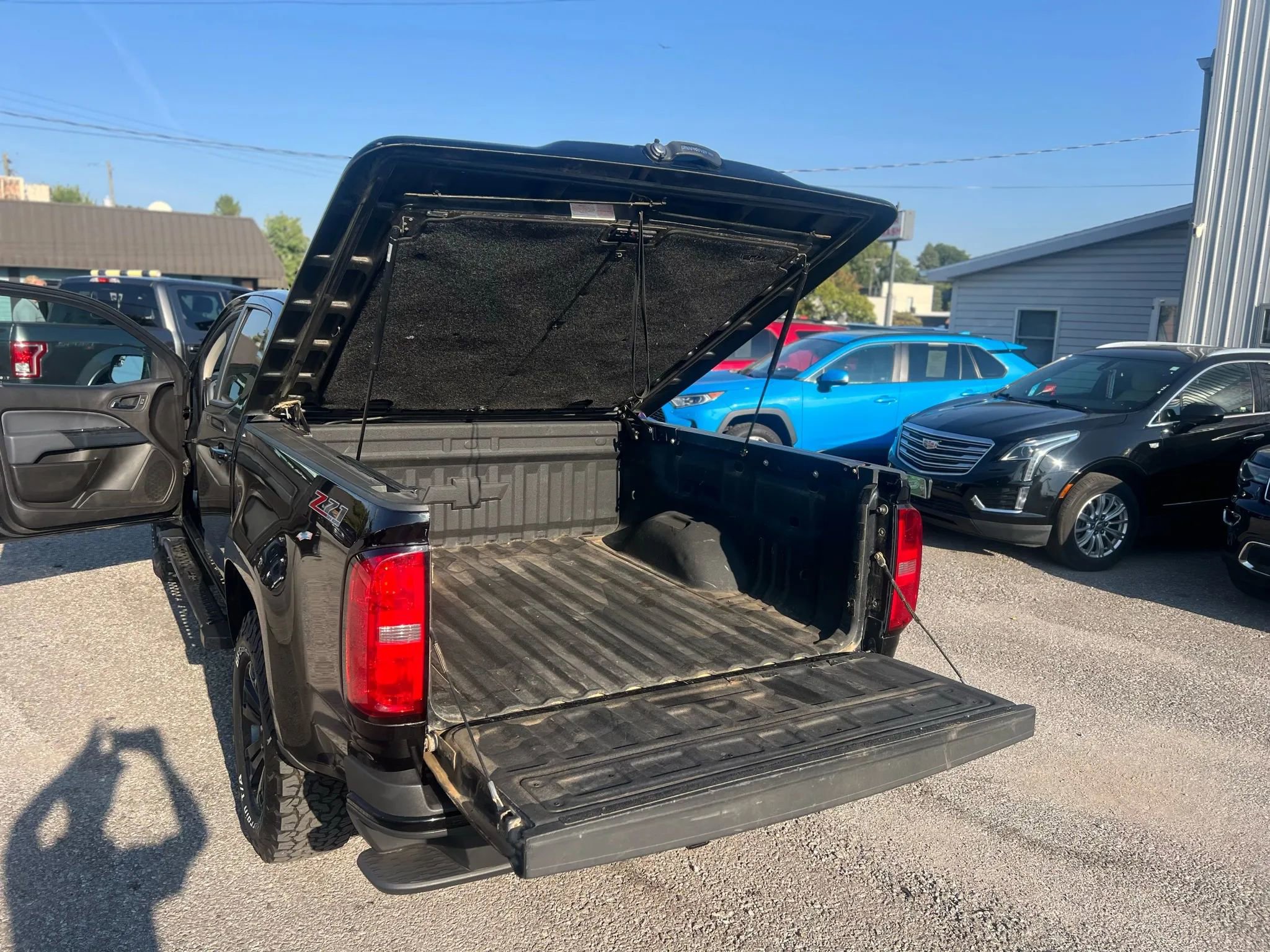 Used 2017 Chevrolet Colorado Z71 w/ Z71 Midnight Edition image 17
