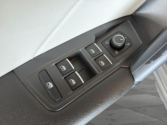 Used 2019 Volkswagen Tiguan SEL Premium R-Line AWD/4WD image 9