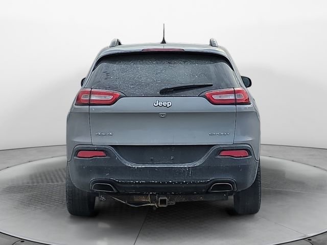Used 2016 Jeep Cherokee Sport image 4