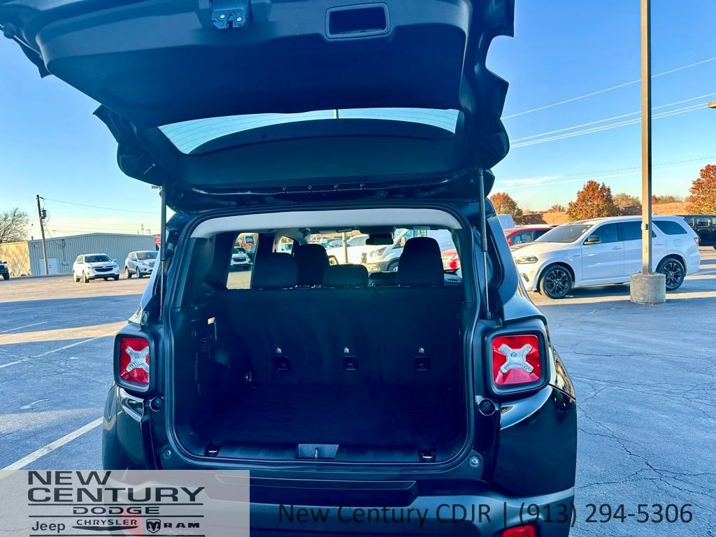 Used 2023 Jeep Renegade Latitude image 15