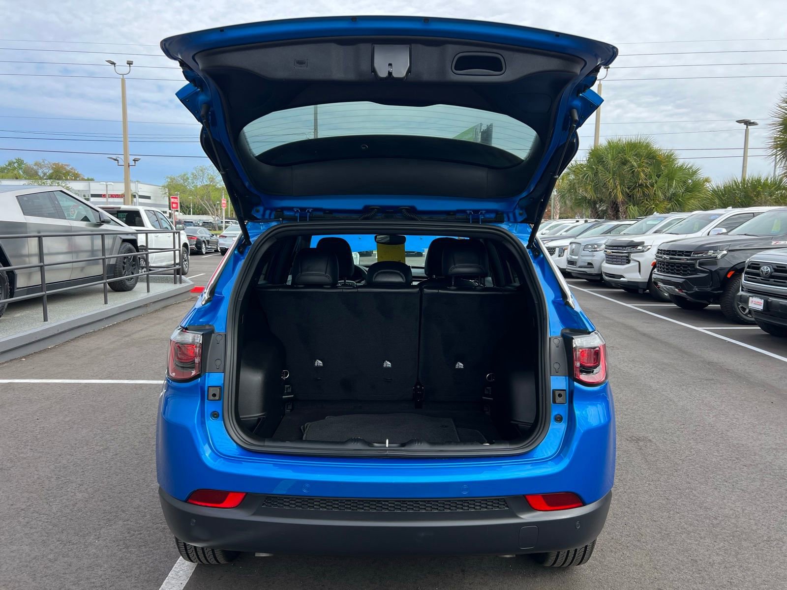 Used 2025 Jeep Compass Limited image 17