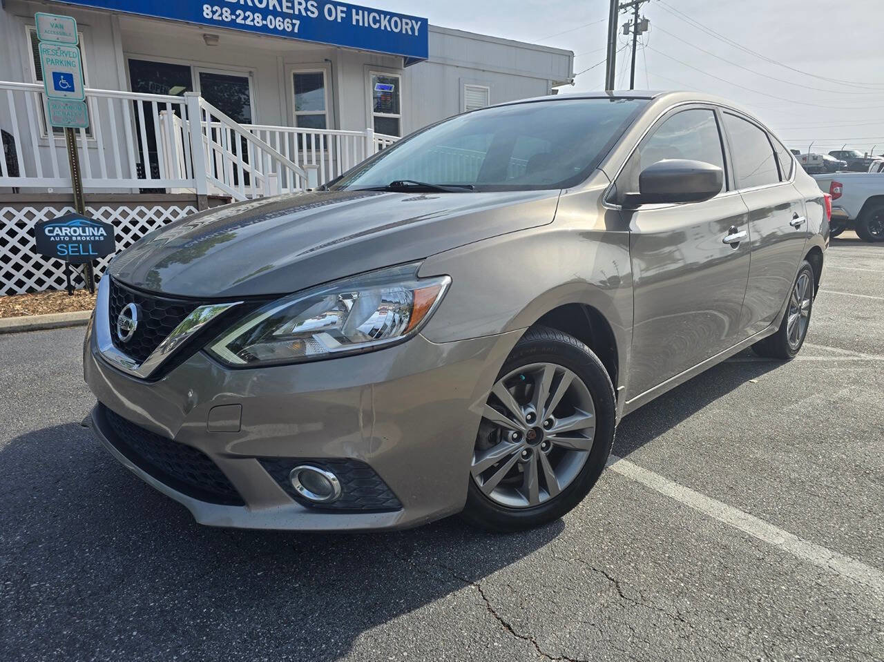 Used 2017 Nissan Sentra SV FWD image 2