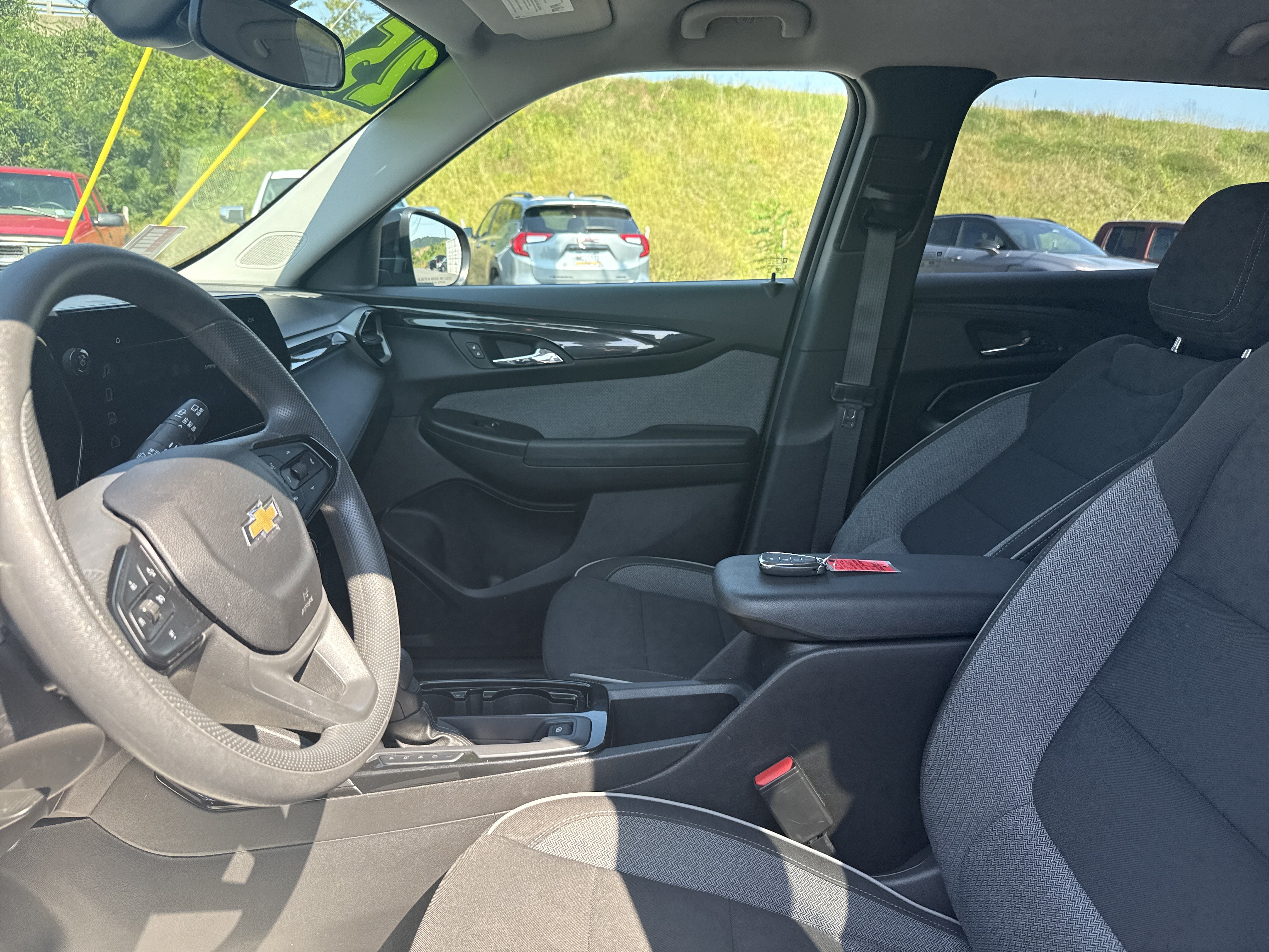 Used 2025 Chevrolet TrailBlazer LT AWD/4WD image 12