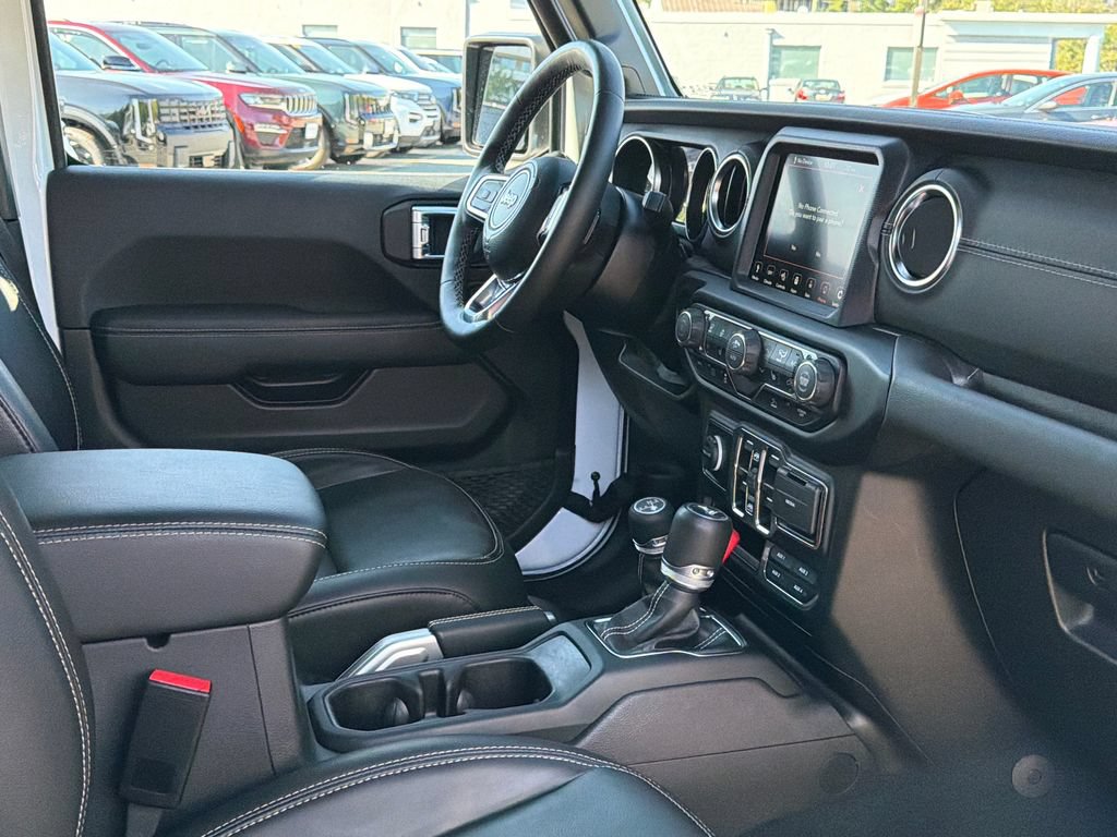 Used 2022 Jeep Wrangler Unlimited Sahara w/ Cold Weather Group AWD/4WD image 14