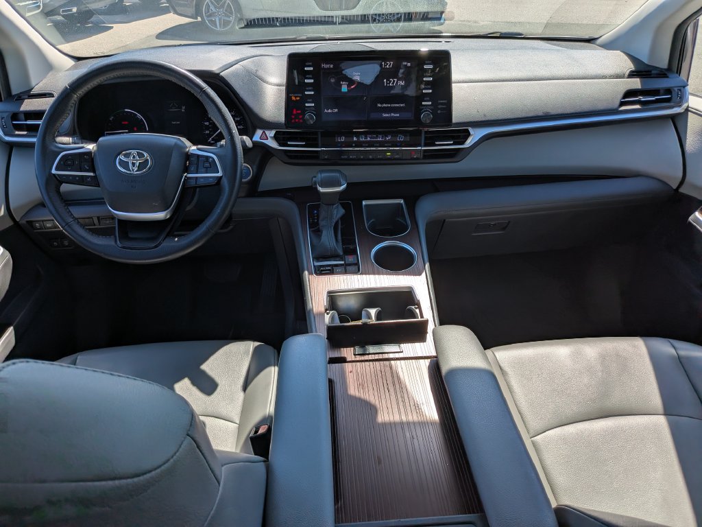 Used 2022 Toyota Sienna XLE FWD image 16