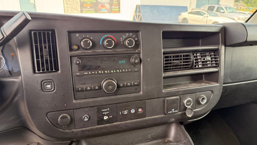 Used 2016 GMC Savana 3500 RWD image 18