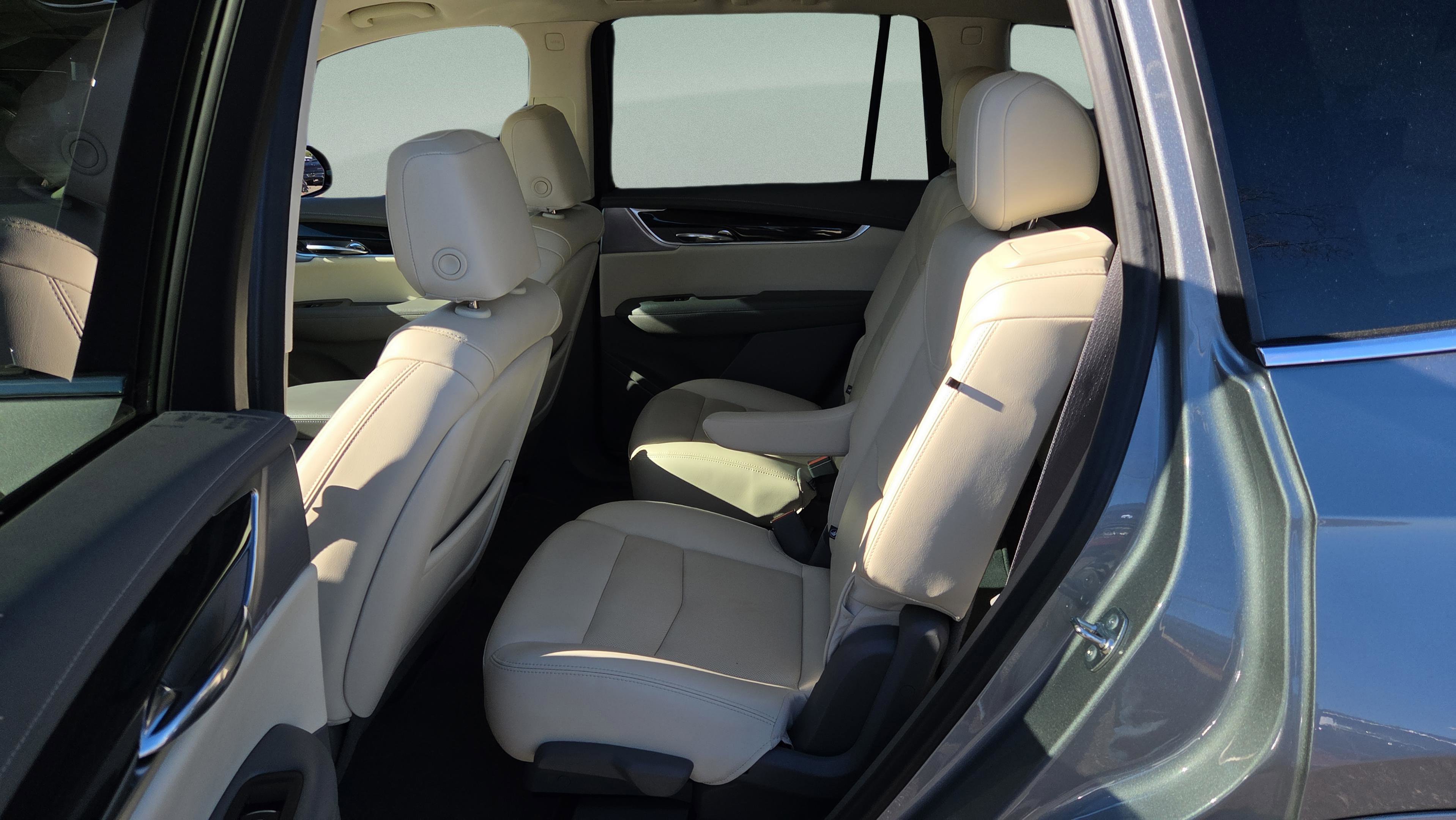 Used 2024 Cadillac XT6 Premium Luxury w/ Technology Package image 10