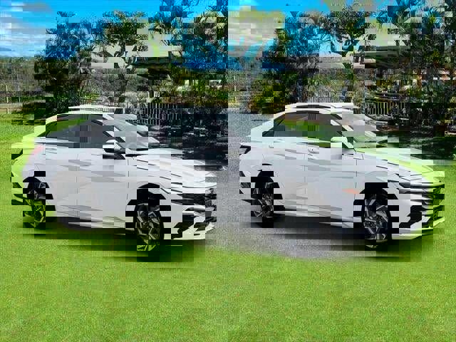 New 2025 Hyundai Elantra SEL image 28