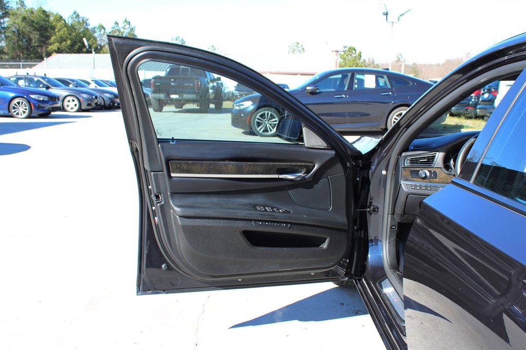 Used 2015 BMW 750i RWD image 33