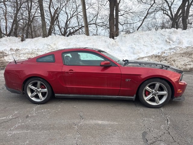 Used 2010 Ford Mustang GT image 2