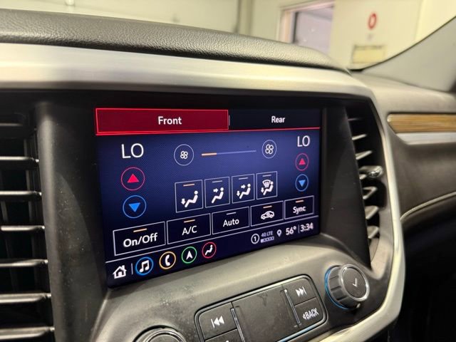 Used 2023 GMC Acadia SLE w/ Driver Convenience Package AWD/4WD image 19