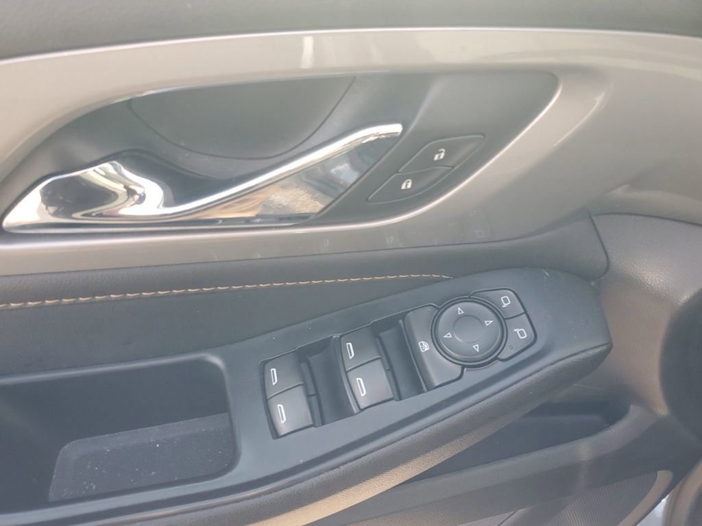 Used 2021 Chevrolet Traverse LS image 14