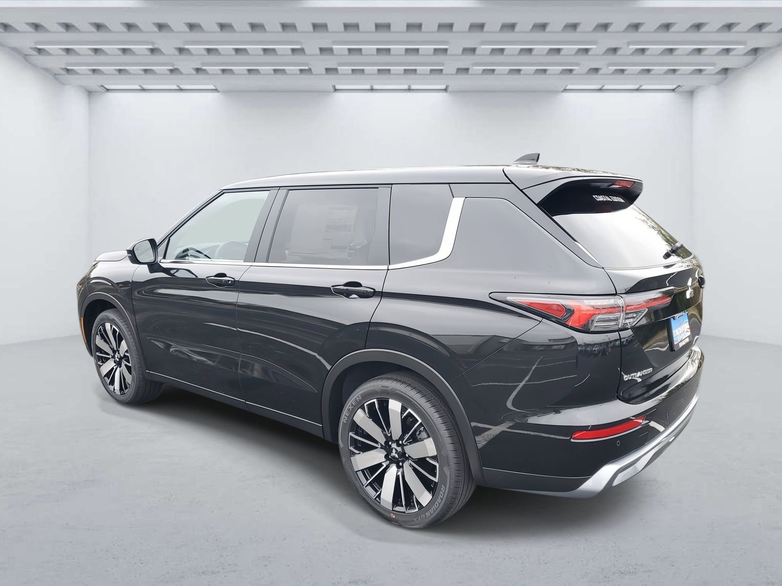 New 2026 Mitsubishi Outlander SE image 3