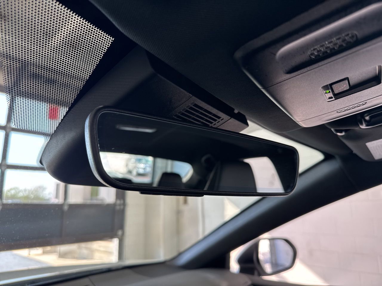 Used 2025 Toyota Camry SE w/ Convenience Package image 31