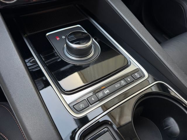 Used 2017 Jaguar F-PACE Prestige image 27