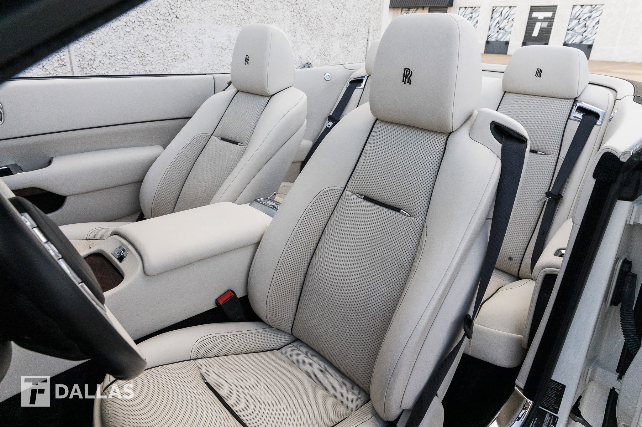 Used 2017 Rolls-Royce Dawn image 24